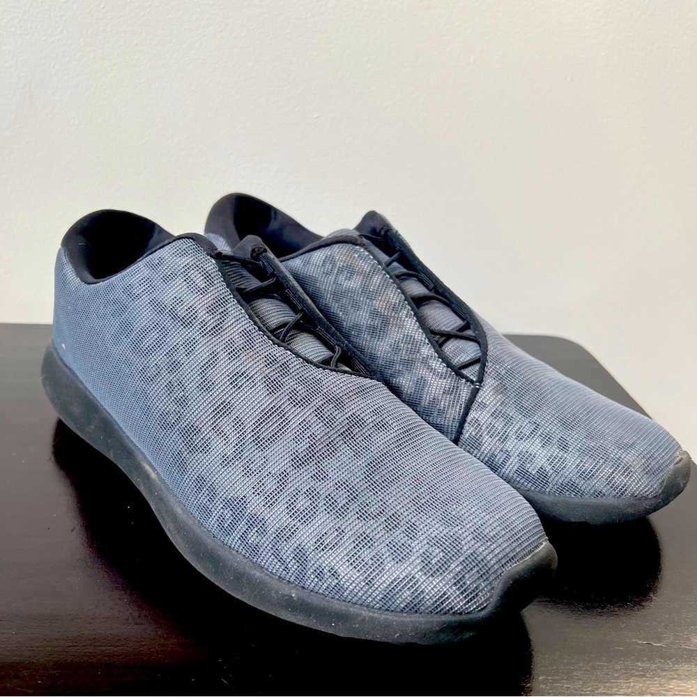 Unworn pair of Jessica Simpson “The Warm Up” shoes